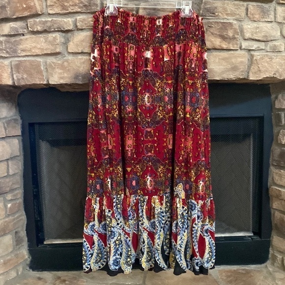 Caleoas red and blue, lined skirt with silver “tinsel” throughout. Size 3X - Picture 1 of 9